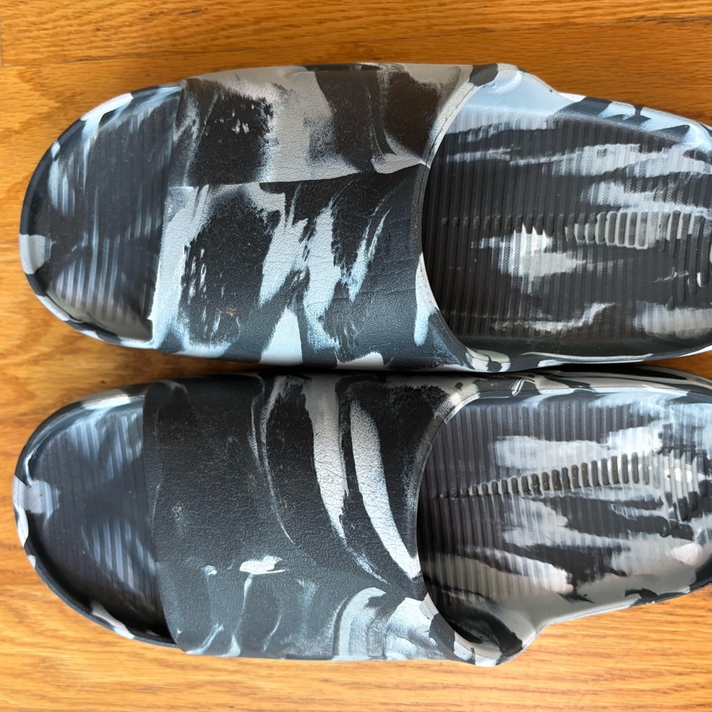 Black and Gray Marble Nike Calm Sliders/Sandals Men’s Size 11 or Women’s size 12